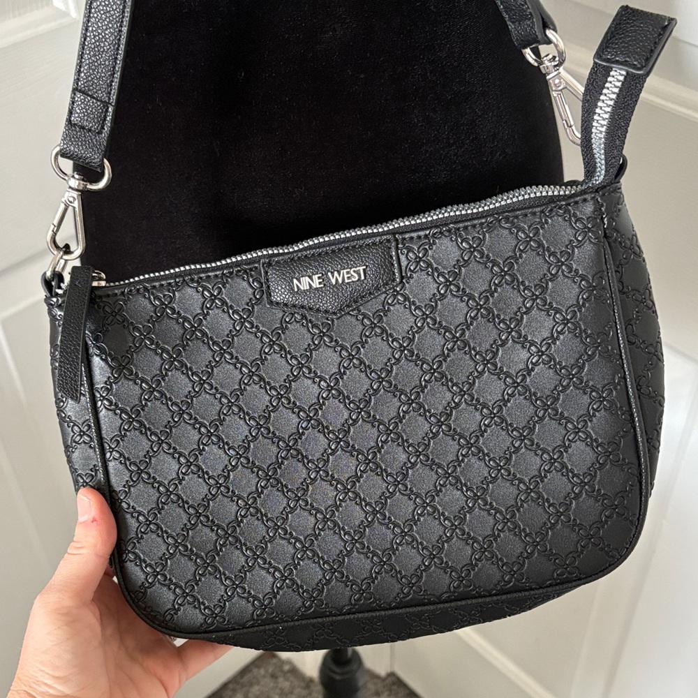 Nine West NWOT Crossbody Bag in a black Garner print. - Picture 3 of 12
